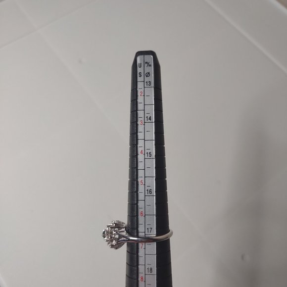 Very Pretty Silver Tone Clear And Green Rhinestone Ring Size 6.75 - Picture 12 of 12